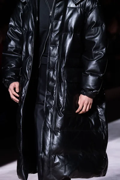 Look 60
